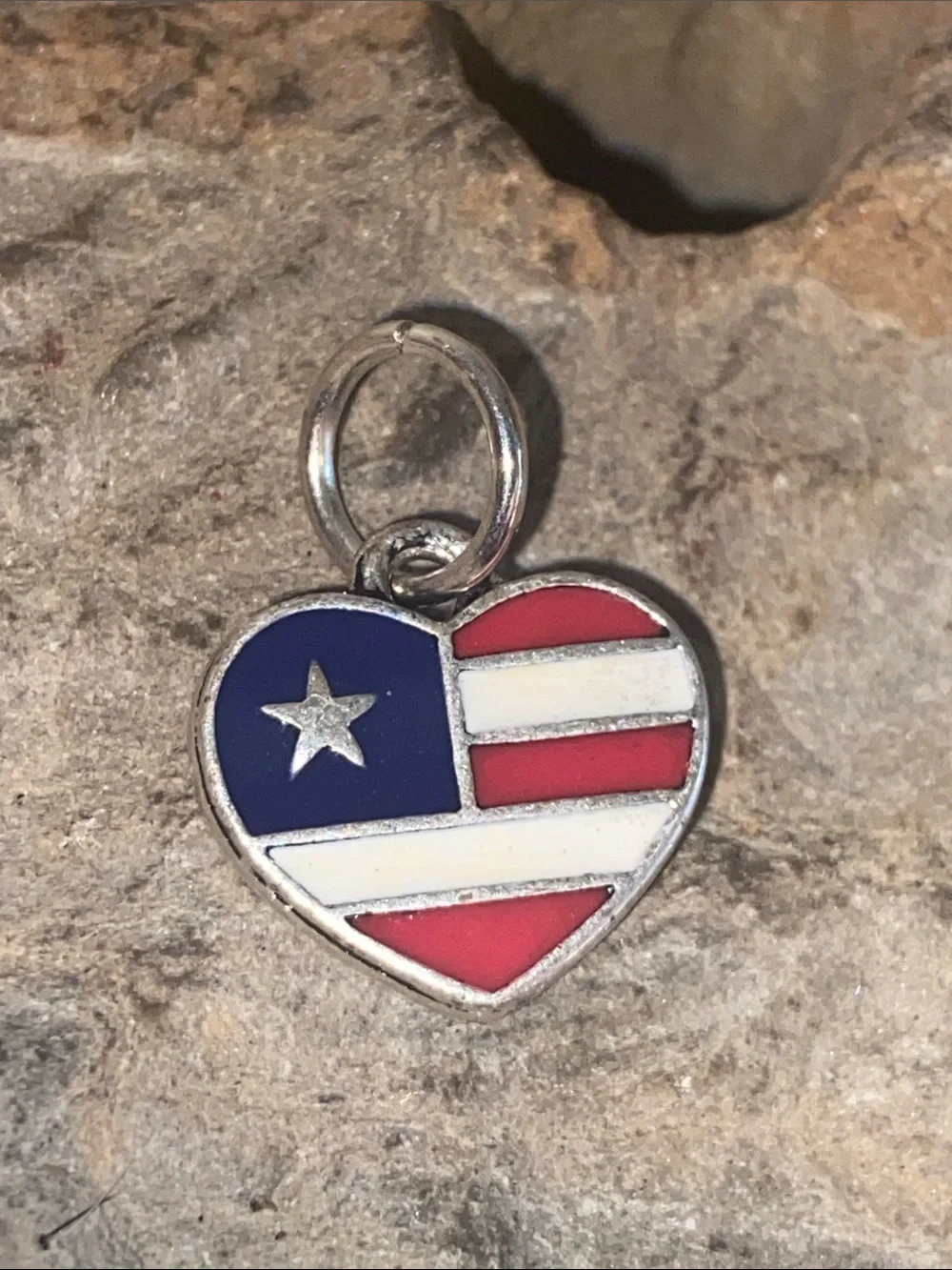 5/$10❤️❤️❤️Vintage Heart-Shaped American Enamel Flag Charm Pendant